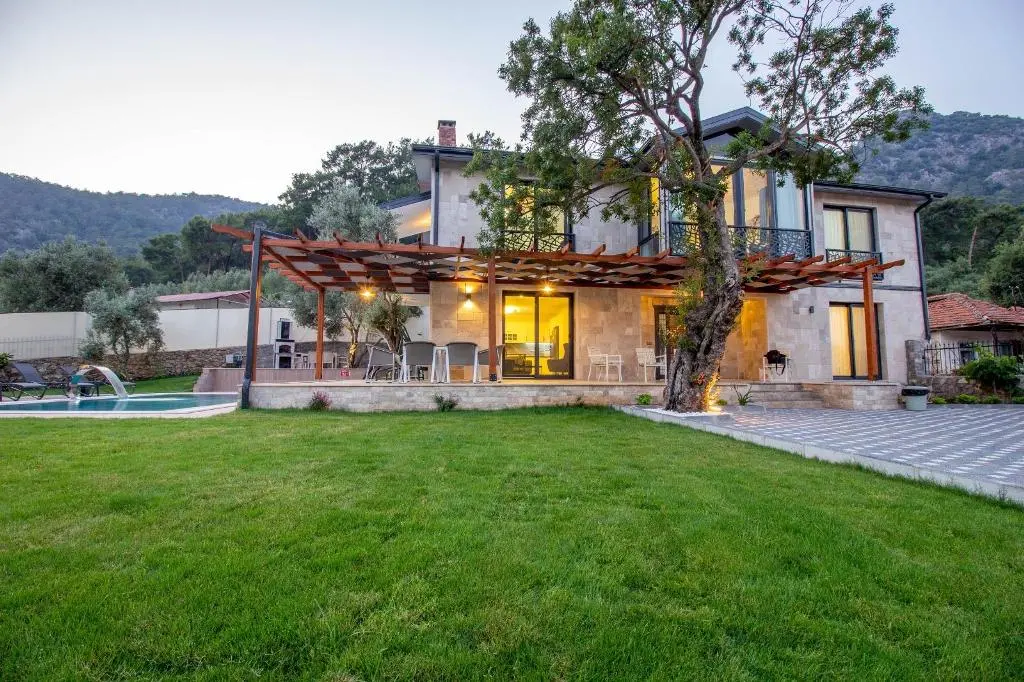 Property in Inlice Village